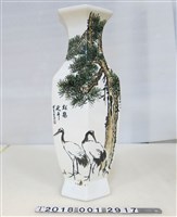 藏品(松鶴延年中華民國魏氏宗親會敬獻陶瓷花瓶)的圖片