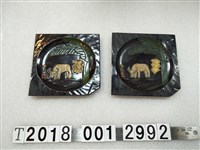 藏品(黑漆蓬萊塗彩繪農人與牛圓底方形漆器盤)的圖片