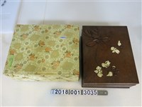 藏品(木製蝴蝶蘭淺色漆器方型置物盒)的圖片