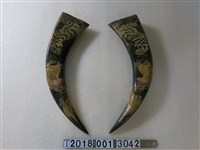 藏品(木製金龍圖樣牛角掛飾組)的圖片