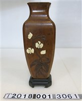 藏品(蝴蝶蘭方口漆器花瓶)的圖片