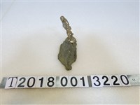 藏品(金屬臺灣造型底座與人形擺飾)的圖片