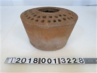 藏品(陶製圓形小火爐)的圖片