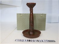 藏品(陶製褐色油燈)的圖片