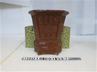 藏品(陶製褐色幾何花紋高香筒)的圖片