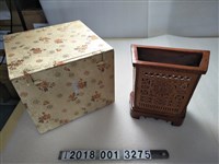 藏品(陶製南投褐色鏤空幾何形香筒)的圖片