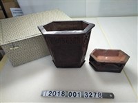 藏品(陶製褐色幾何花紋雙層香筒)的圖片