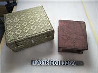 藏品(陶製蝴蝶花圖樣香筒)的圖片