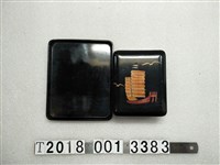 藏品(黑底彩繪帆船漆器置物盒與底盤)的圖片
