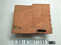 藏品(磚燒金玉堂萬紫千紅總是春字樣雙層香筒)的圖片