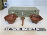 藏品(陶製六角碗附湯匙)的圖片