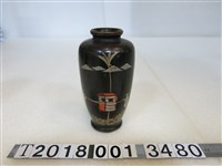 藏品(黑色轎子與轎夫漆器花瓶)的圖片