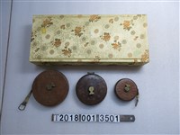 藏品(臺灣總督府製皮尺組)的圖片