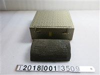 藏品(魚花草紋飾黑色瓦片)的圖片