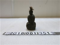 藏品(黑色葫蘆狀頭頂鬃毛神像)的圖片