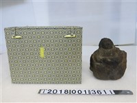 藏品(石製燻黑石頭像)的圖片