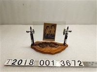 藏品(金屬製臺灣造型紀念品相框)的圖片