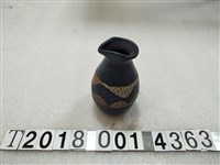 藏品(藍色幾何紋飾酒瓶)的圖片