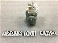 藏品(益生堂藥局熊造型瓷藥罐)的圖片