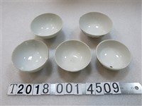 藏品(陶瓷製日式童趣畫風日本旗與汽車與木馬圖樣紀念碗)的圖片