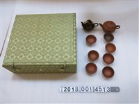 藏品(陶製臺灣南投聯興茶壺與茶杯)的圖片