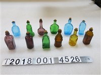 藏品(木塞彩色玻璃瓶)的圖片