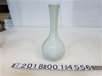 藏品(陶瓷製白色長頸瓶)的圖片