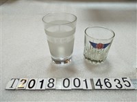 藏品(玻璃製公路局與總統府字樣紀念杯)的圖片