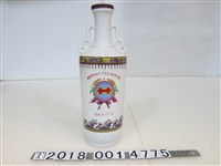 藏品(金門酒廠敬製慶祝中華民國六十四年國慶紀念酒瓶)的圖片