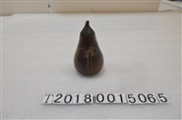 藏品(刻阿里山神木字木製水滴形紀念品)的圖片
