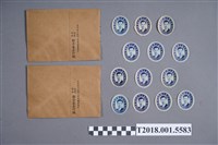 藏品(新芳春茶行信封袋與新芳春王圖景肖像貼紙)的圖片