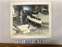 藏品(新興國中女學生帳篷黑白照片)的圖片