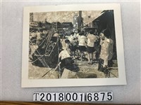 藏品(女學生打掃衛生照片)的圖片