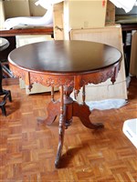 藏品(木製雕花三腳圓桌)的圖片