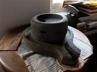 藏品(砂岩製小石磨)的圖片