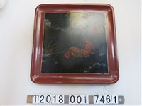 藏品(臺中婦人會番女織布圖漆器方形托盤)的圖片