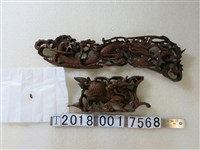 藏品(木製龍與麒麟鏤刻碧樂社彩牌零件)的圖片