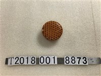 藏品(圓形黃底紅格紋賽璐璐塑膠化妝盒)的圖片