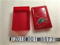 藏品(方形紅色賽璐璐塑膠置物盒)的圖片