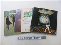 藏品(《週末夜狂熱》與《蝴蝶夢》等戲劇電影配樂黑膠唱片)的圖片