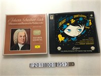 藏品(德意志留聲機公司發行《約翰．塞巴斯蒂安．巴赫：無伴奏小提琴奏鳴曲與組曲》與《拉威爾：小孩與魔法》黑膠唱片)的圖片