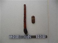 藏品(竹製點菸器與菸斗)的圖片