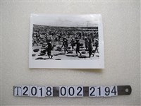 藏品(人民扛扁擔工作照)的圖片