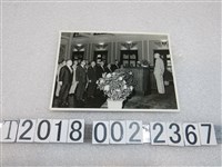 藏品(蔣經國與李國鼎參與蔣中正發表照片)的圖片