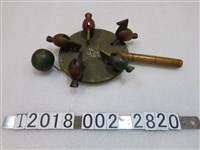 藏品(木製小雞啄食玩具)的圖片