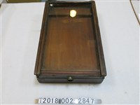 藏品(兩層透明玻璃面木箱盒)的圖片