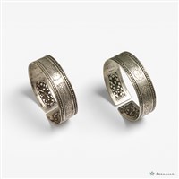 藏品(花籃紋銀鐲一對)的圖片