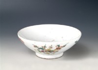藏品(花草紋加彩白瓷碗)的圖片
