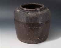 藏品(刻紋醬釉甕)的圖片