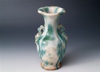 藏品(白釉綠彩花式瓶)的圖片